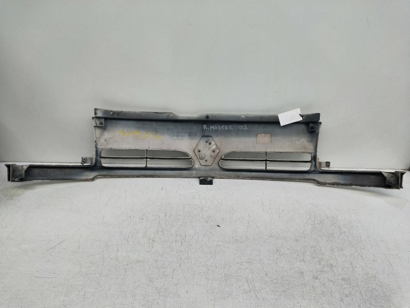 Recambio de rejilla delantera para renault master desde ´98 referencia OEM IAM   