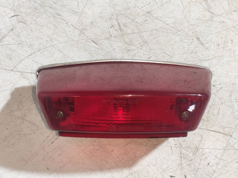 Recambio de piloto trasero central para yamaha ybr 125 ybr 125 referencia OEM IAM   