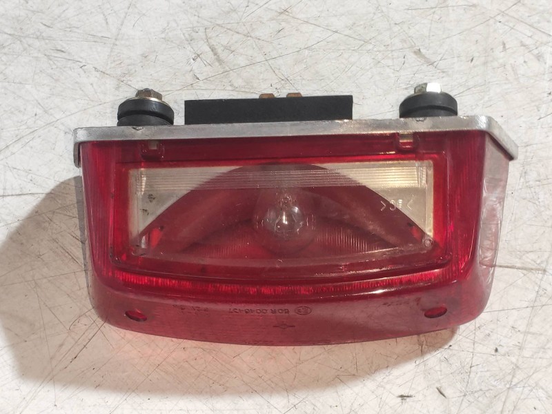 Recambio de piloto trasero central para yamaha ybr 125 ybr 125 referencia OEM IAM   