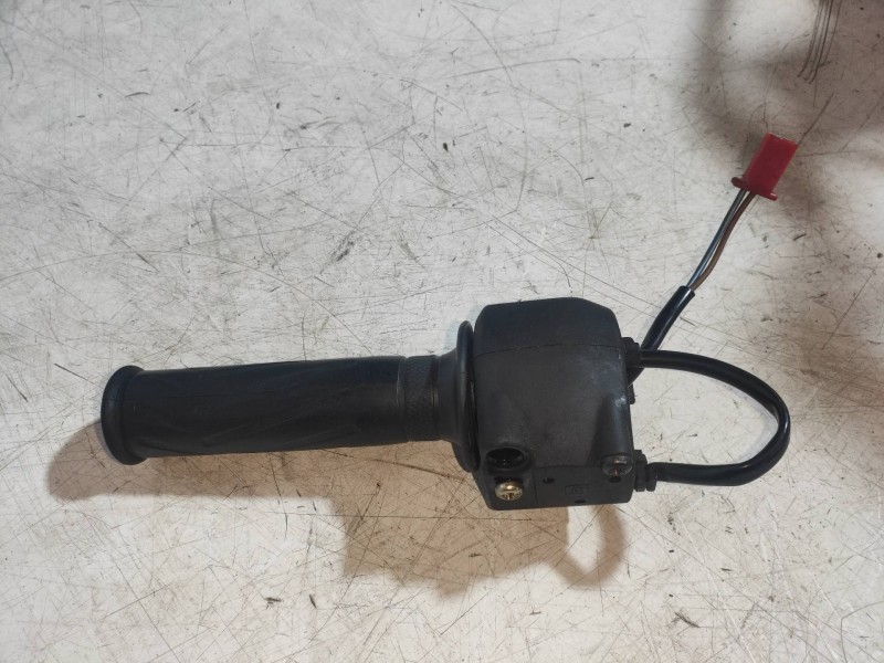 Recambio de puño acelerador para yamaha ybr 125 ybr 125 referencia OEM IAM   