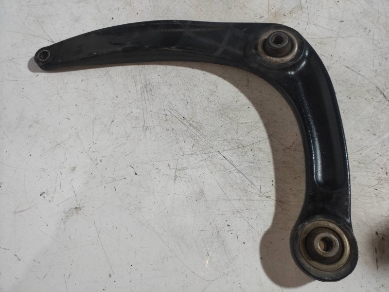 Recambio de brazo suspension inferior delantero derecho para peugeot 5008 allure referencia OEM IAM   