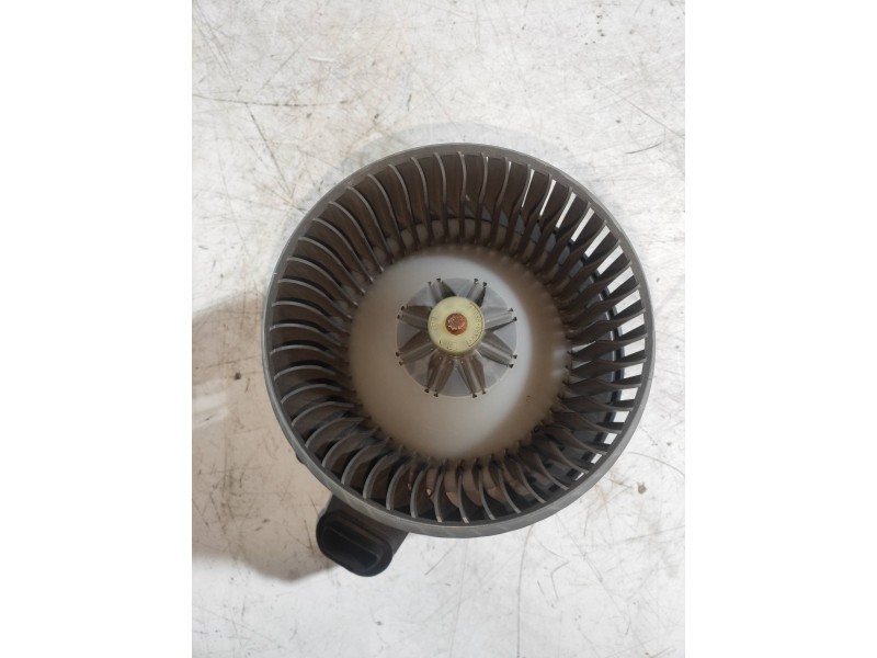 Recambio de motor calefaccion para toyota auris 1.8 16v cat (híbrido) referencia OEM IAM AV2727008084  