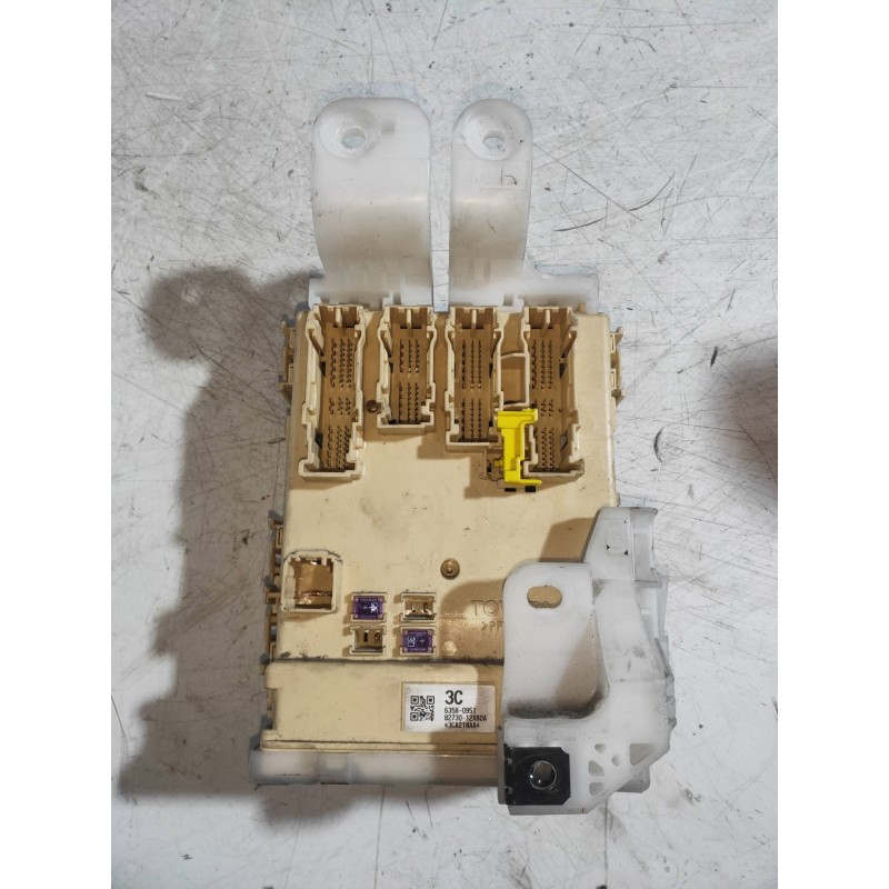 Recambio de caja reles / fusibles para toyota auris 1.8 16v cat (híbrido) referencia OEM IAM 8273012X80A 63580951 50118503 
