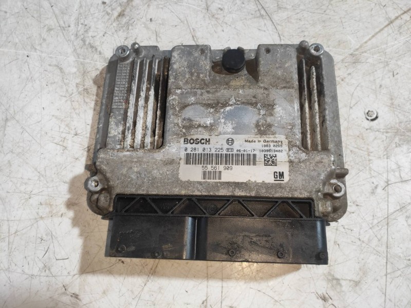 Recambio de centralita motor uce para cadillac bls business referencia OEM IAM 0281013225 55561909 18830265