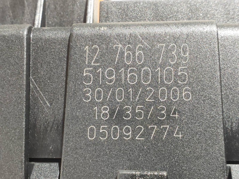 Recambio de caja reles / fusibles para cadillac bls business referencia OEM IAM 12766739 519160105 05092774