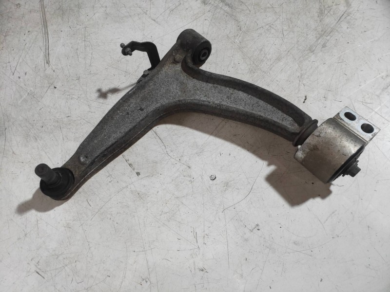 Recambio de brazo suspension inferior delantero izquierdo para cadillac bls business referencia OEM IAM   