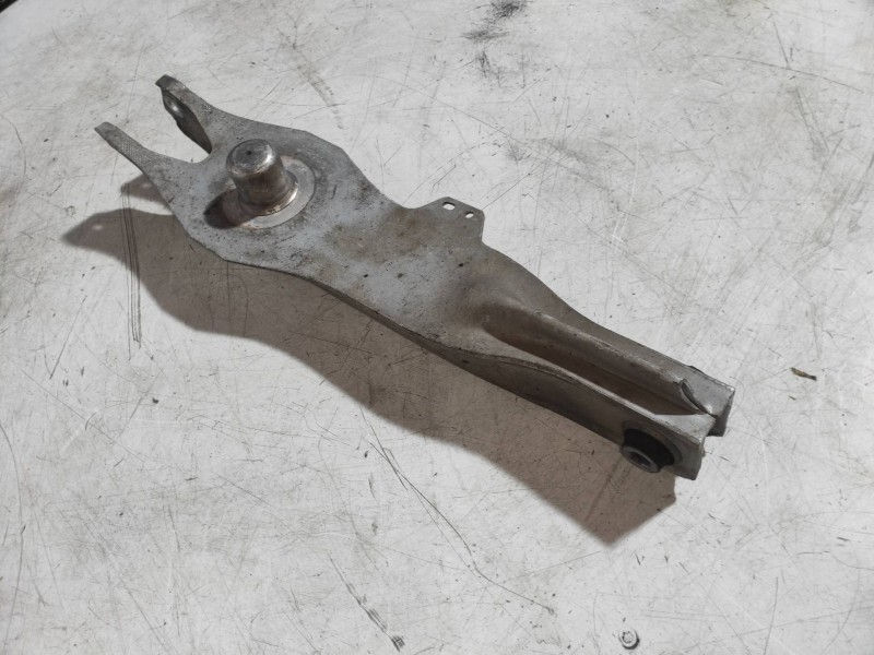 Recambio de brazo suspension inferior trasero derecho para cadillac bls business referencia OEM IAM   