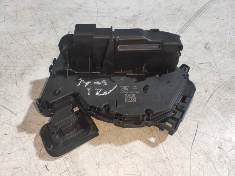 Recambio de motor cierre centralizado trasero izquierdo para skoda fabia like referencia OEM IAM 5TA839015E A5E5TA839015E 