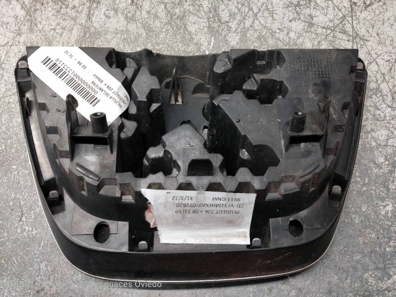 Recambio de rejilla delantera para peugeot 206+ básico referencia OEM IAM   