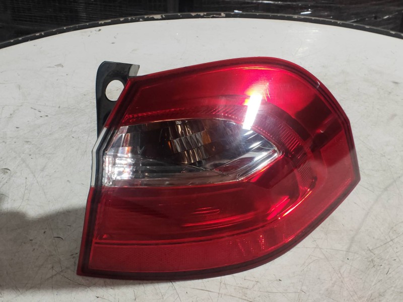 Recambio de piloto trasero derecho para kia rio 1.2 cat referencia OEM IAM 924021W2  