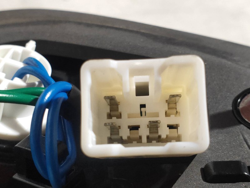 Recambio de piloto trasero derecho interior para kia rio 1.2 cat referencia OEM IAM 924041W2  