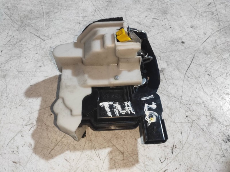 Recambio de motor cierre centralizado trasero izquierdo para kia rio 1.2 cat referencia OEM IAM   