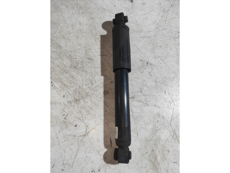 Recambio de amortiguador trasero derecho para kia rio 1.2 cat referencia OEM IAM 553001W001  