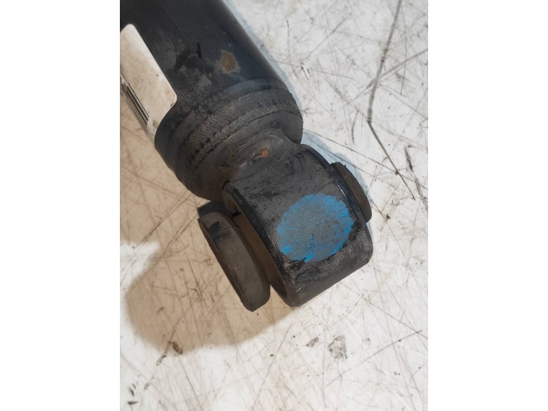 Recambio de amortiguador trasero derecho para kia rio 1.2 cat referencia OEM IAM 553001W001  