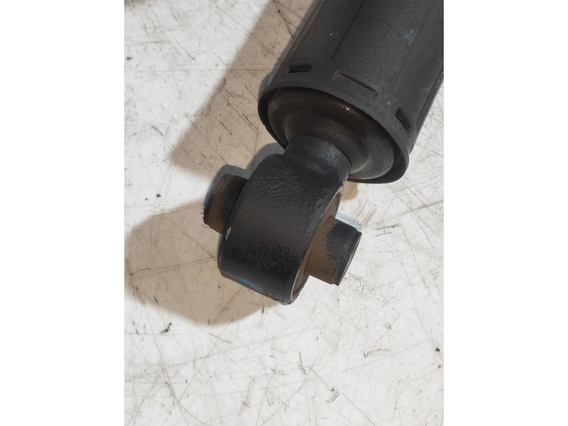 Recambio de amortiguador trasero derecho para kia rio 1.2 cat referencia OEM IAM 553001W001  