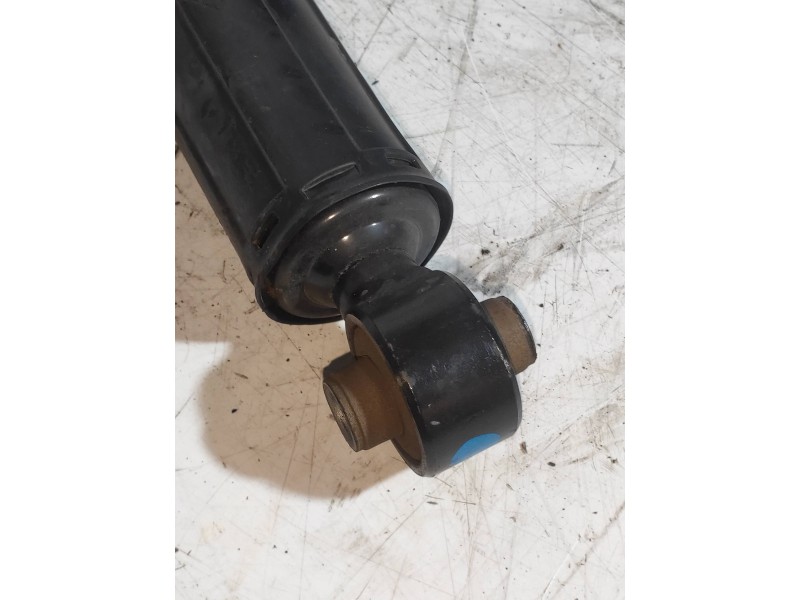 Recambio de amortiguador trasero izquierdo para kia rio 1.2 cat referencia OEM IAM 553001W001  