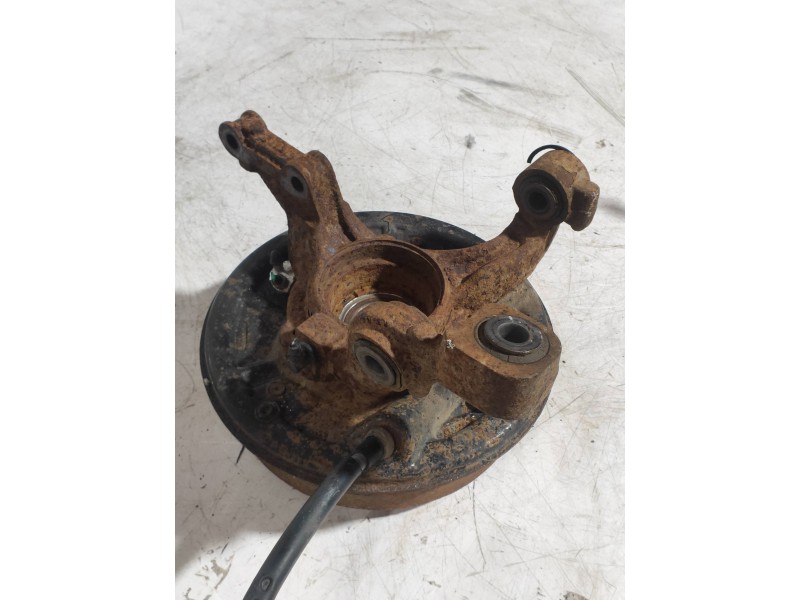 Recambio de mangueta trasera derecha para dacia duster adventure 4x4 referencia OEM IAM   