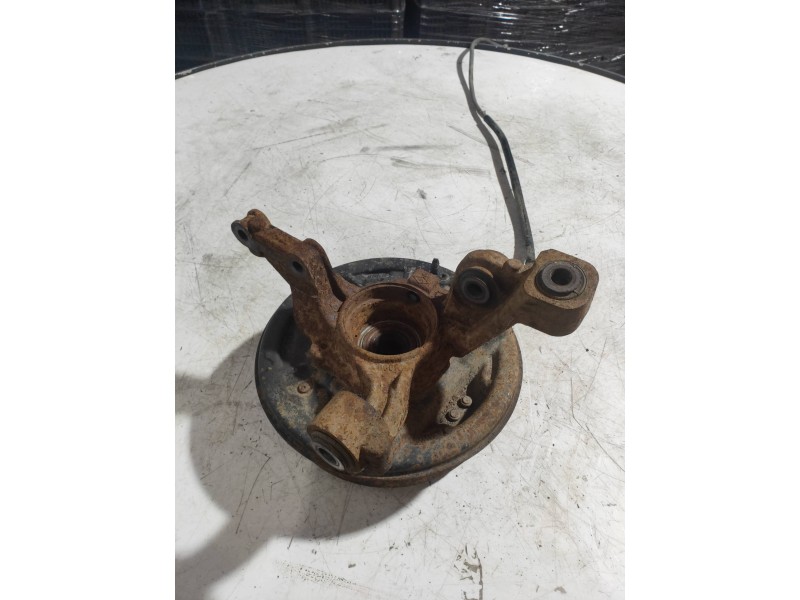 Recambio de mangueta trasera izquierda para dacia duster adventure 4x4 referencia OEM IAM   