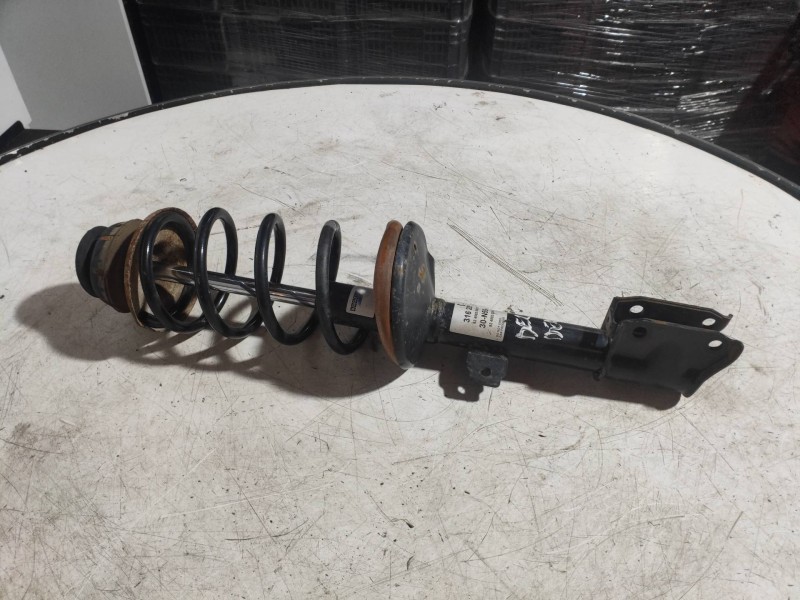 Recambio de amortiguador delantero derecho para dacia duster adventure 4x4 referencia OEM IAM 824902008788  