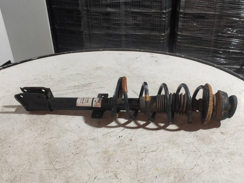 Recambio de amortiguador trasero derecho para dacia duster adventure 4x4 referencia OEM IAM 824902008788  