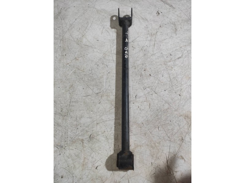 Recambio de brazo suspension superior trasero derecho para dacia duster adventure 4x4 referencia OEM IAM   