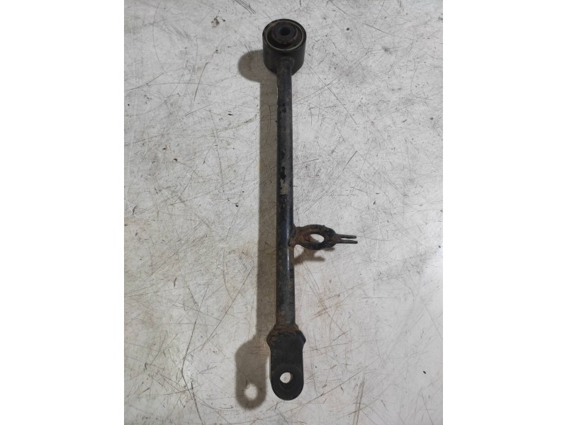Recambio de brazo suspension superior trasero derecho para dacia duster adventure 4x4 referencia OEM IAM   
