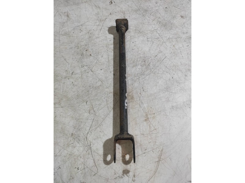 Recambio de brazo suspension superior trasero derecho para dacia duster adventure 4x4 referencia OEM IAM   