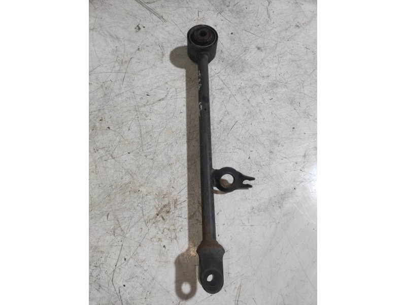 Recambio de brazo suspension superior trasero izquierdo para dacia duster adventure 4x4 referencia OEM IAM   