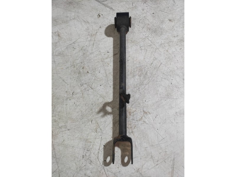 Recambio de brazo suspension superior trasero izquierdo para dacia duster adventure 4x4 referencia OEM IAM   