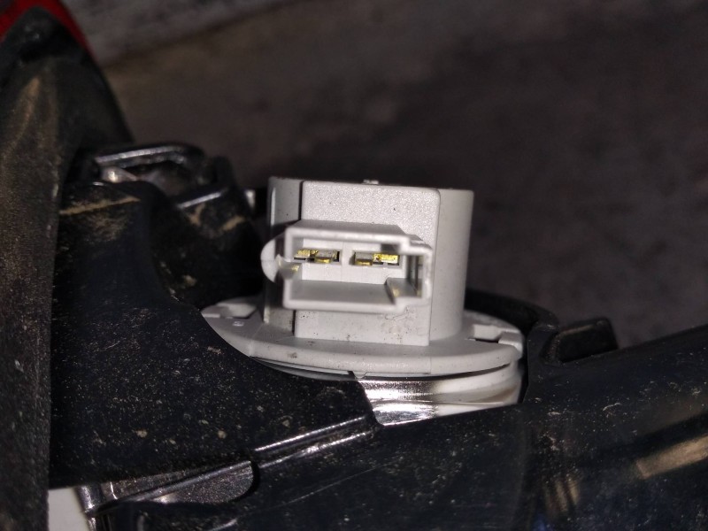 Recambio de piloto trasero derecho interior para opel corsa e color edition referencia OEM IAM 39012624 46003466 0287514111