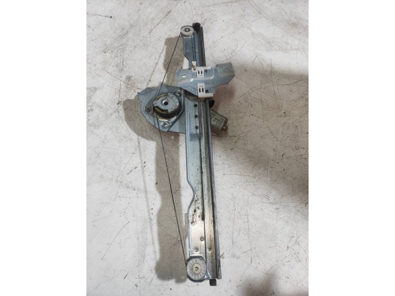 Recambio de elevalunas delantero derecho para dacia duster adventure 4x4 referencia OEM IAM 8200733128  