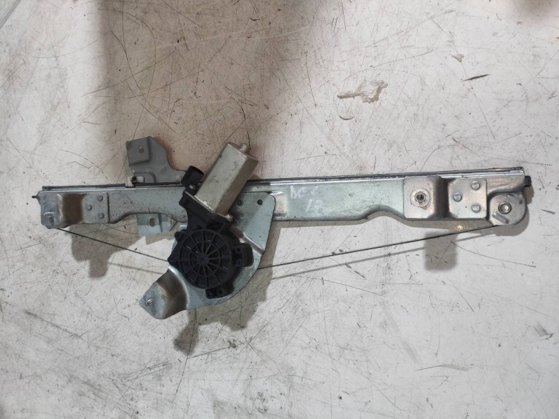 Recambio de elevalunas delantero izquierdo para dacia duster adventure 4x4 referencia OEM IAM 8200733129  