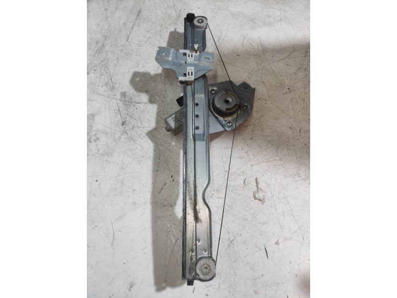 Recambio de elevalunas delantero izquierdo para dacia duster adventure 4x4 referencia OEM IAM 8200733129  