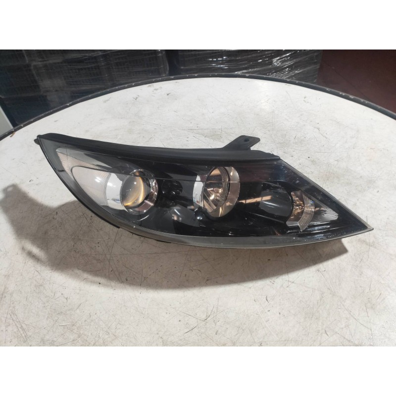 Recambio de faro derecho para kia sportage concept 4x2 referencia OEM IAM 921023W  