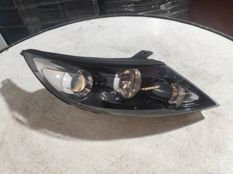 Recambio de faro derecho para kia sportage concept 4x2 referencia OEM IAM 921023W  