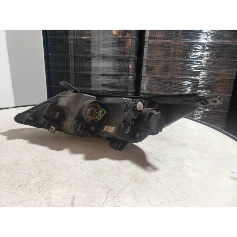 Recambio de faro derecho para kia sportage concept 4x2 referencia OEM IAM 921023W  