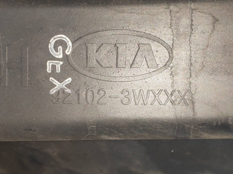 Recambio de faro derecho para kia sportage concept 4x2 referencia OEM IAM 921023W  