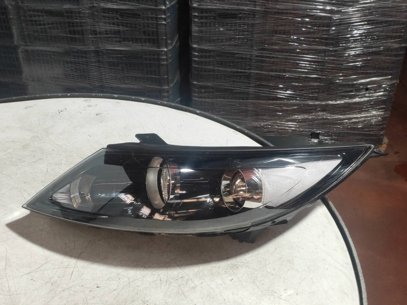 Recambio de faro izquierdo para kia sportage concept 4x2 referencia OEM IAM 921013W  