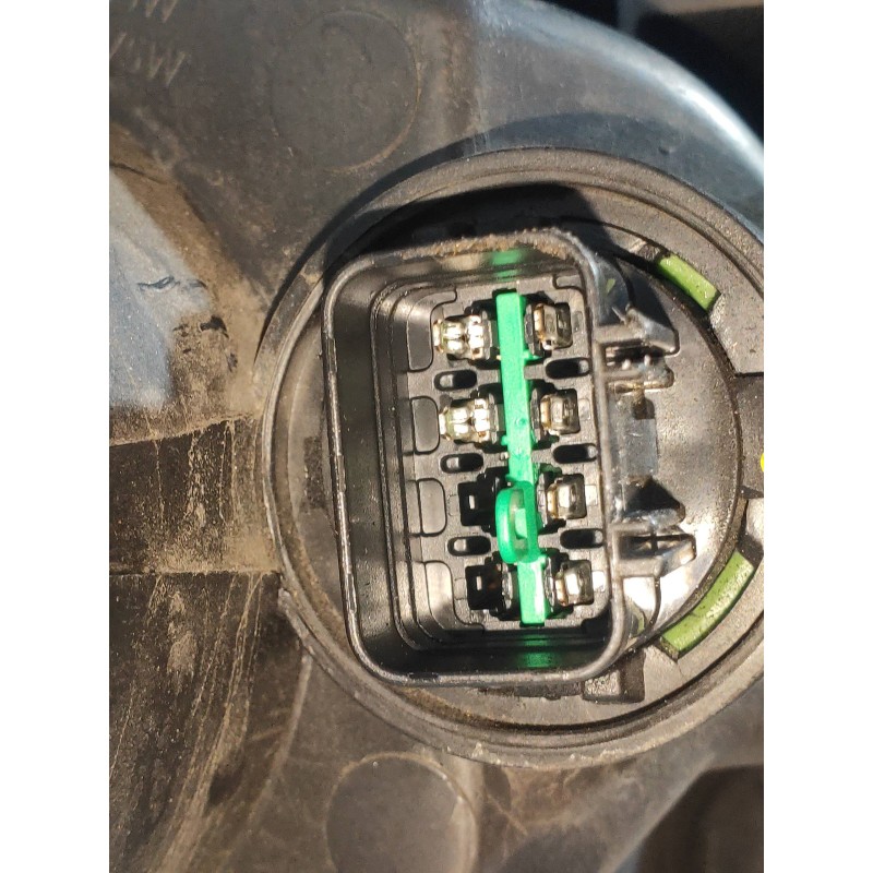 Recambio de faro izquierdo para kia sportage concept 4x2 referencia OEM IAM 921013W  