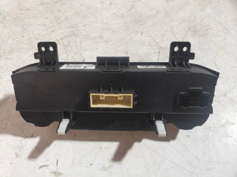 Recambio de mando calefaccion / aire acondicionado para kia sportage concept 4x2 referencia OEM IAM 972503U  