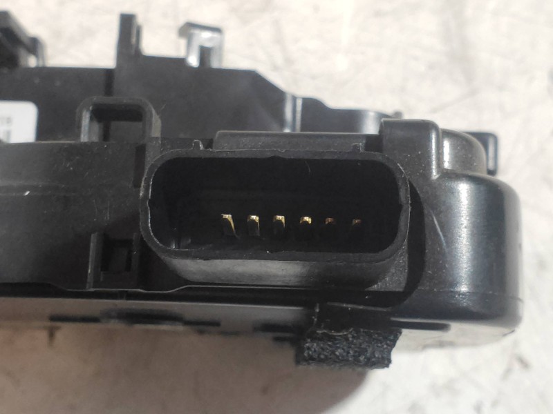 Recambio de motor cierre centralizado trasero derecho para kia sportage concept 4x2 referencia OEM IAM 814203U000  