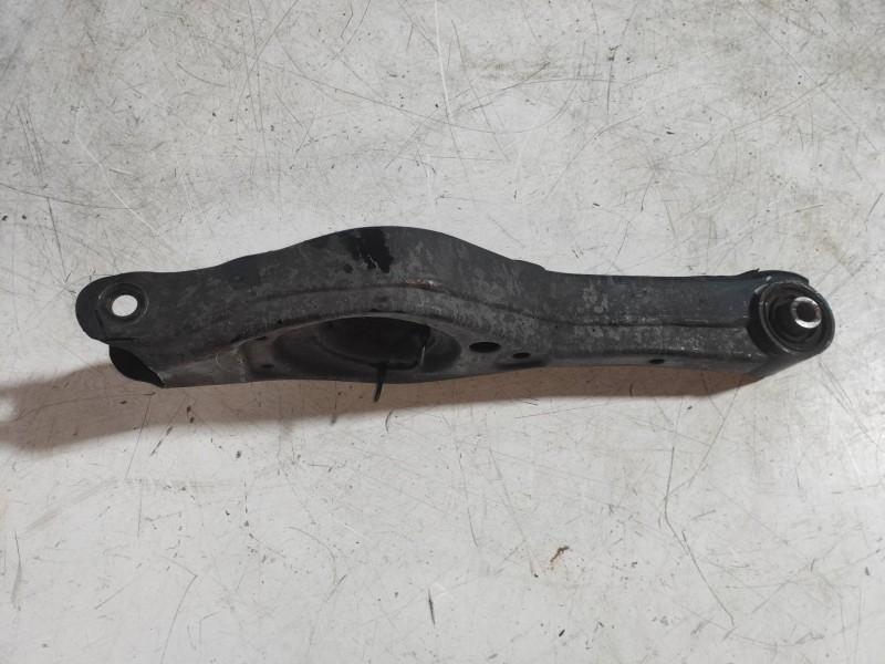 Recambio de brazo suspension inferior trasero derecho para kia sportage concept 4x2 referencia OEM IAM   