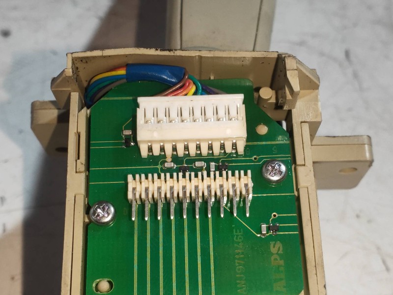 Recambio de mando limpia para volvo v70 familiar kinetic referencia OEM IAM 31264356  