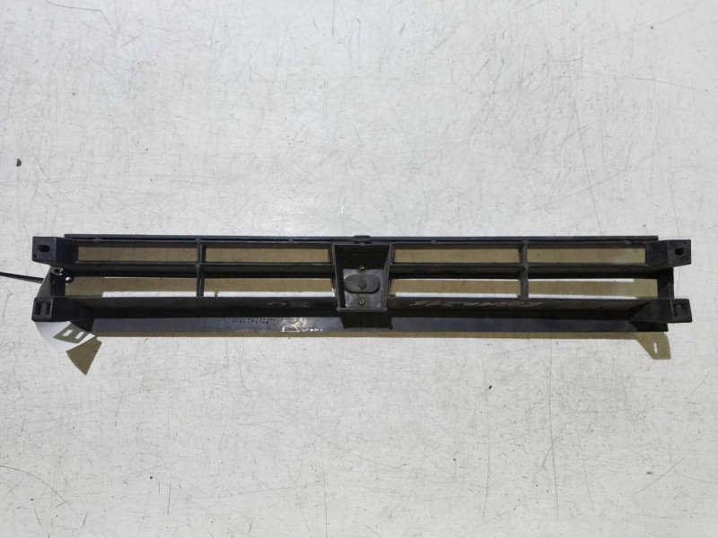 Recambio de rejilla delantera para mg rover serie 200 (1985-1989) 216 referencia OEM IAM    Recambio de rejilla delantera para mg rover serie 200 (1985-1989) 216 referencia OEM IAM