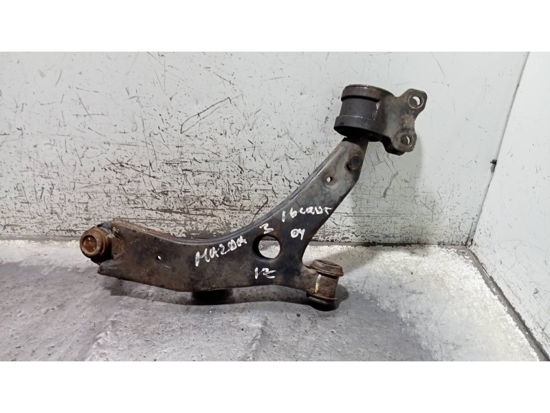 Recambio de brazo suspension inferior delantero izquierdo para mazda 3 berlina (bk) 1.6 crdt active referencia OEM IAM   