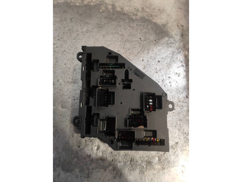 Recambio de caja reles / fusibles para bmw serie 5 touring (f11) 530d xdrive referencia OEM IAM 925281301 317033451F 