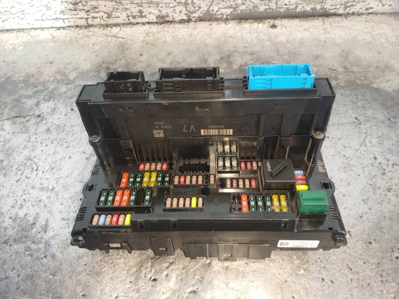 Recambio de caja reles / fusibles para bmw serie 5 touring (f11) 530d xdrive referencia OEM IAM 925281501 317033442E 