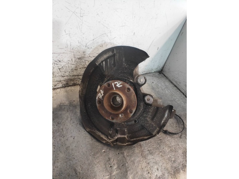 Recambio de mangueta trasera izquierda para bmw serie 5 touring (f11) 530d xdrive referencia OEM IAM 6796099  