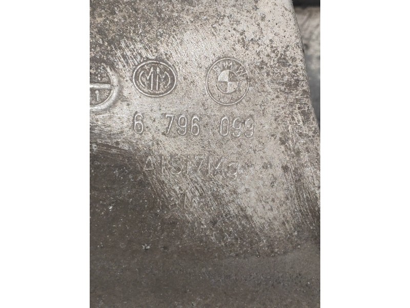 Recambio de mangueta trasera izquierda para bmw serie 5 touring (f11) 530d xdrive referencia OEM IAM 6796099  