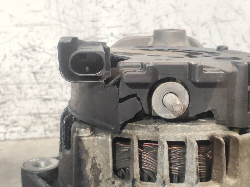 Recambio de alternador para bmw serie 5 touring (f11) 530d xdrive referencia OEM IAM 8515754AI01 FG23S058 2613702A